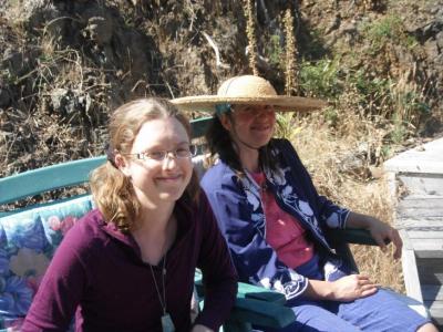 Rejanne and Katrina making baskets